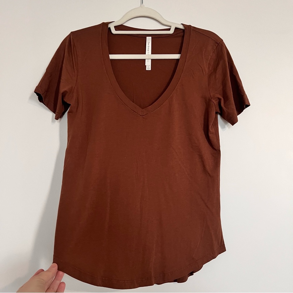 Babaton Deep Brown V-Neck Short Sleeve Tee